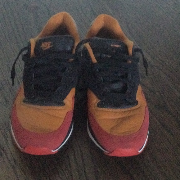 Mens Nike Sneakers - Picture 2 of 7